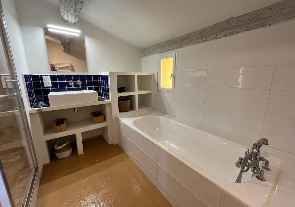 Photo of Bathroom in Neoules