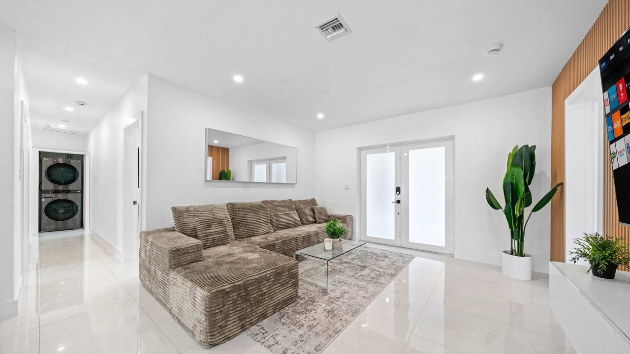 Photo of Livingroom in Golden Glades