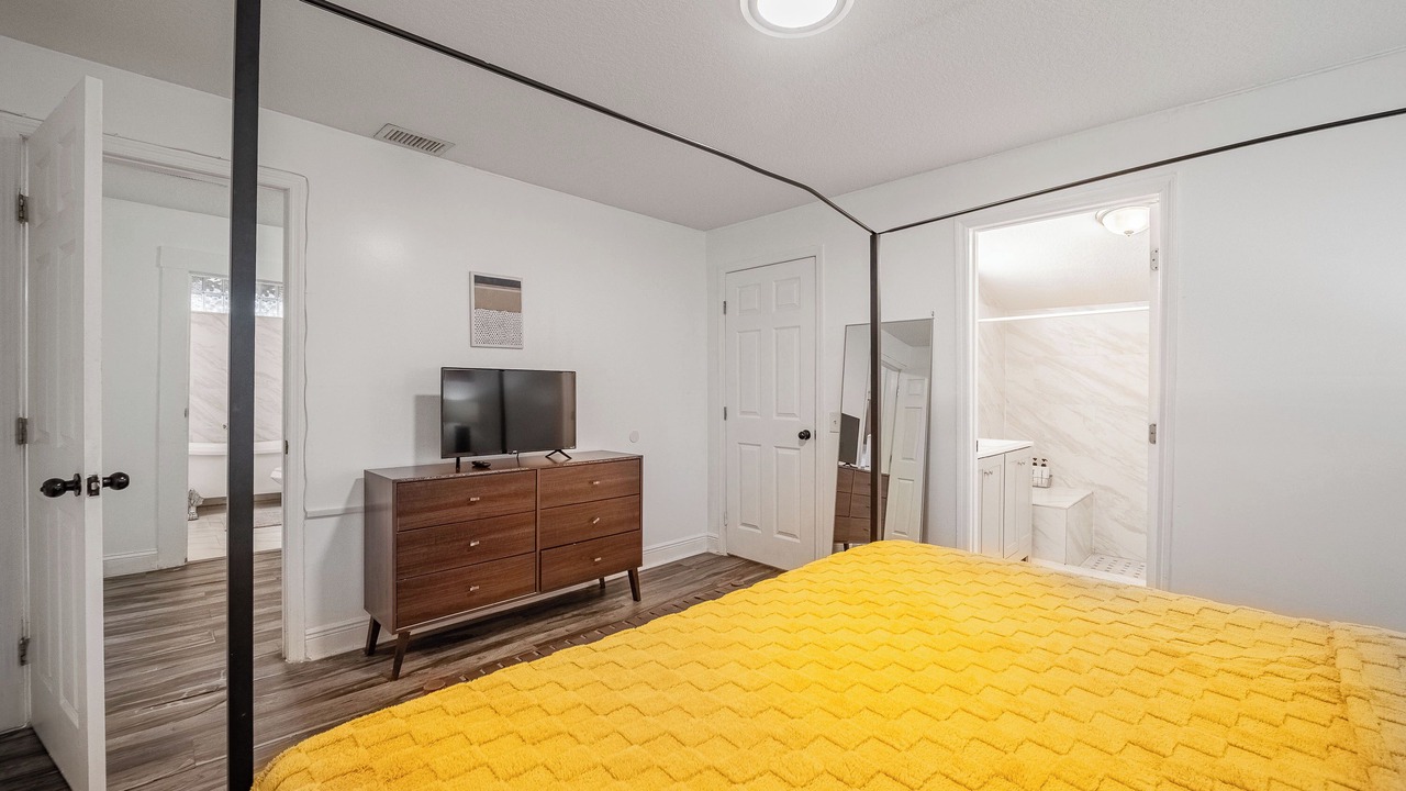 Photo of Bedroom in Dixieland
