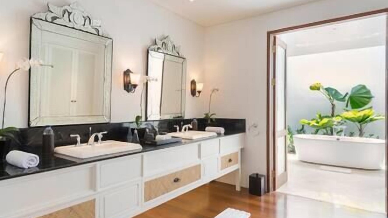 Photo of Bathroom in Petitenget