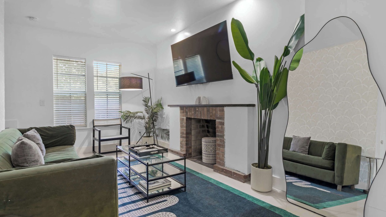 Photo of Livingroom in Midtown