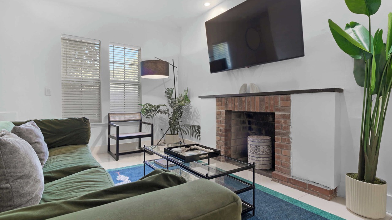 Photo of Livingroom in Midtown