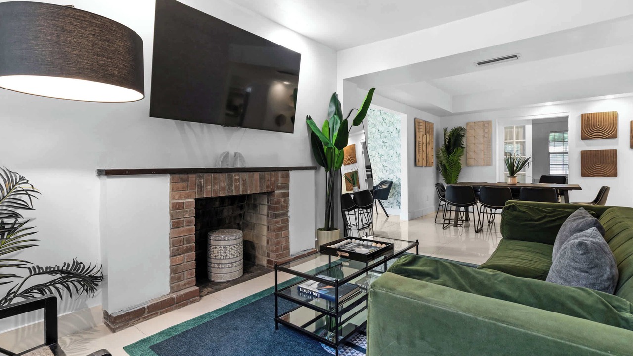 Photo of Livingroom in Midtown