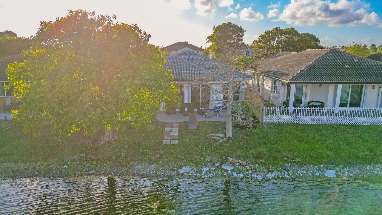 Photo of Outdoor in Tamiami