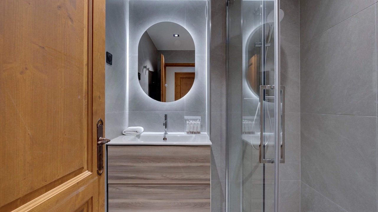 Photo of Bathroom in Arc-1950