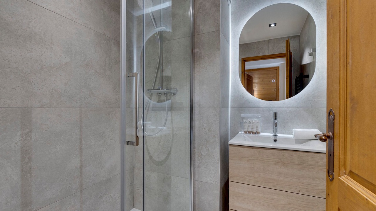Photo of Bathroom in Arc-1950
