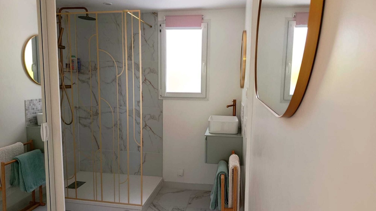 Photo of Bathroom in Velleron