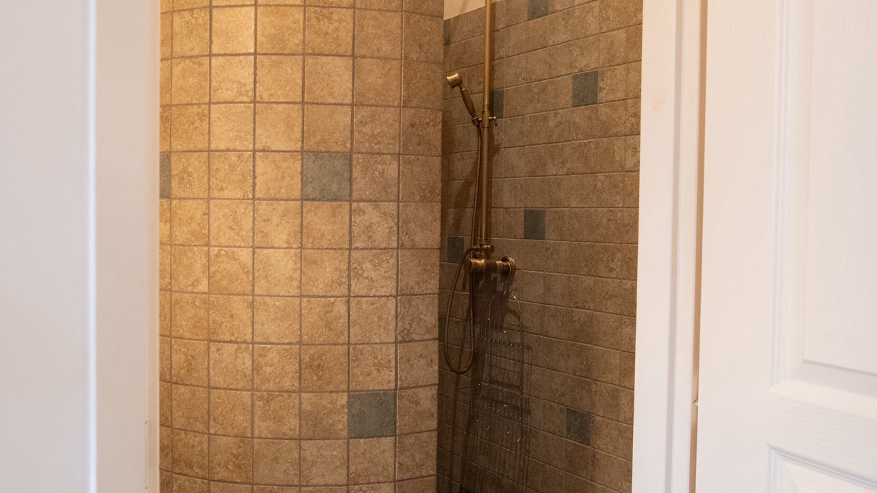 Photo of Bathroom in Republique - Tolstoi