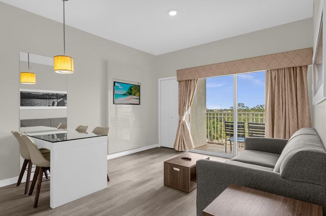 Photo of Livingroom in Florida Center