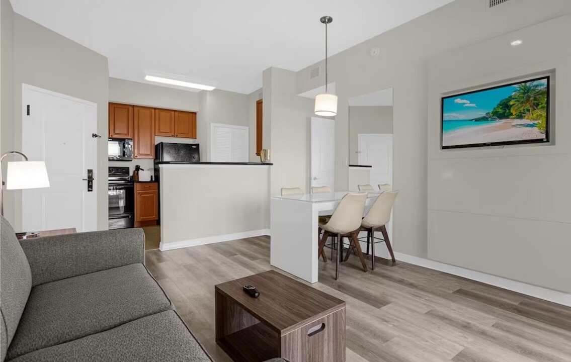 Photo of Livingroom in Florida Center