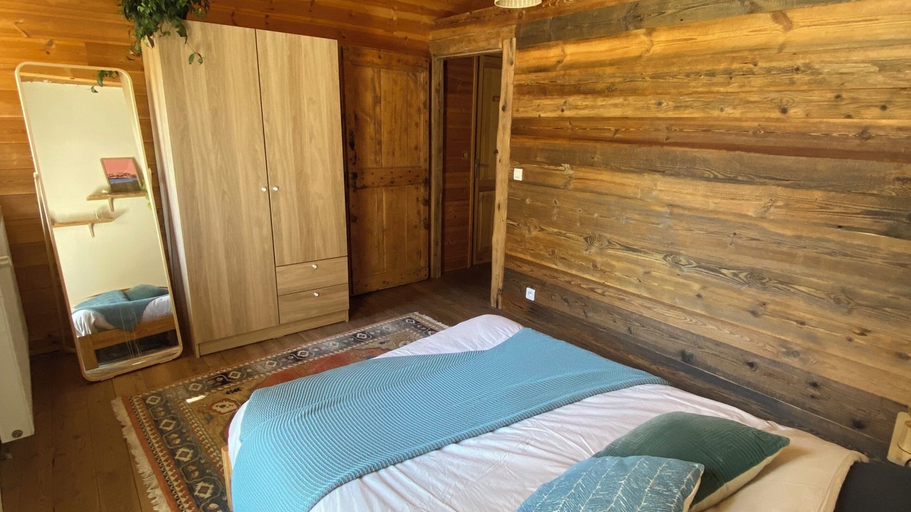 Photo of Bedroom in Saint-Martin-de-Queyrieres