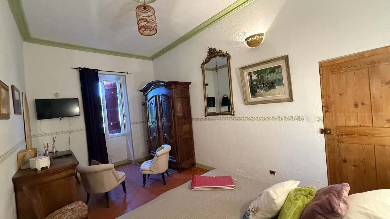 Photo of Bedroom in Violes