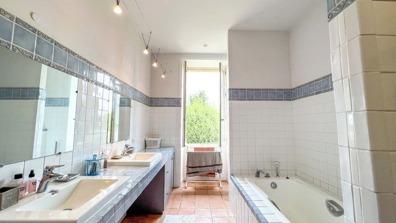 Photo of Bathroom in Collias