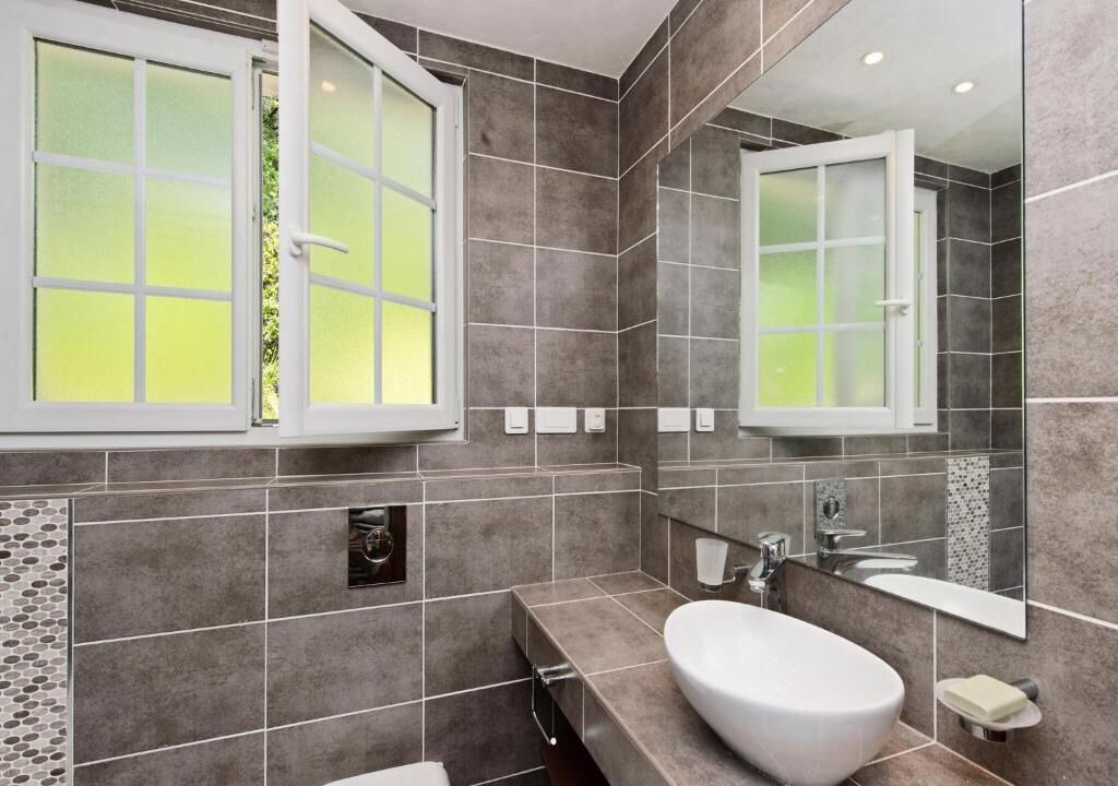Photo of Bathroom in Flayosc