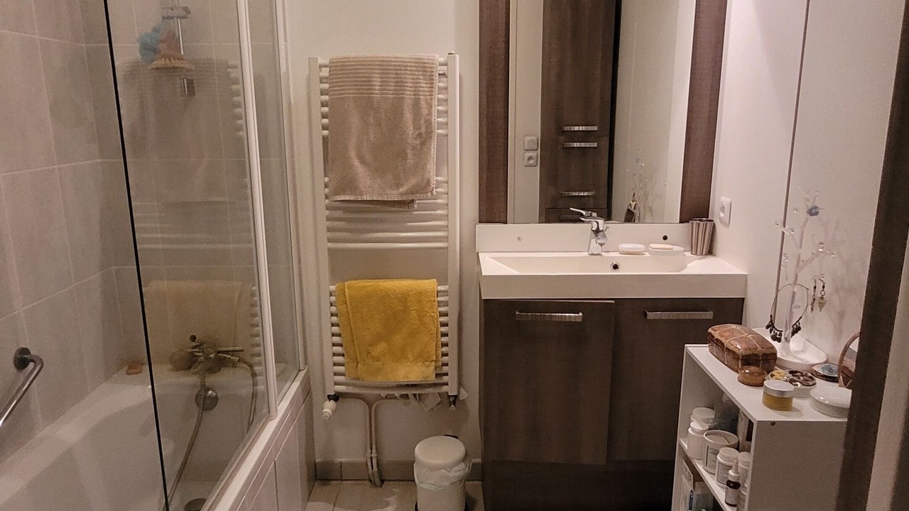 Photo of Bathroom in Thones