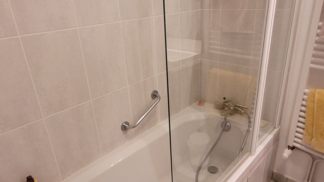 Photo of Bathroom in Thones