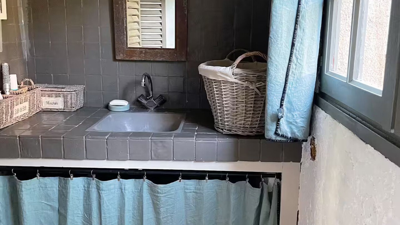 Photo of Bathroom in Entrecasteaux