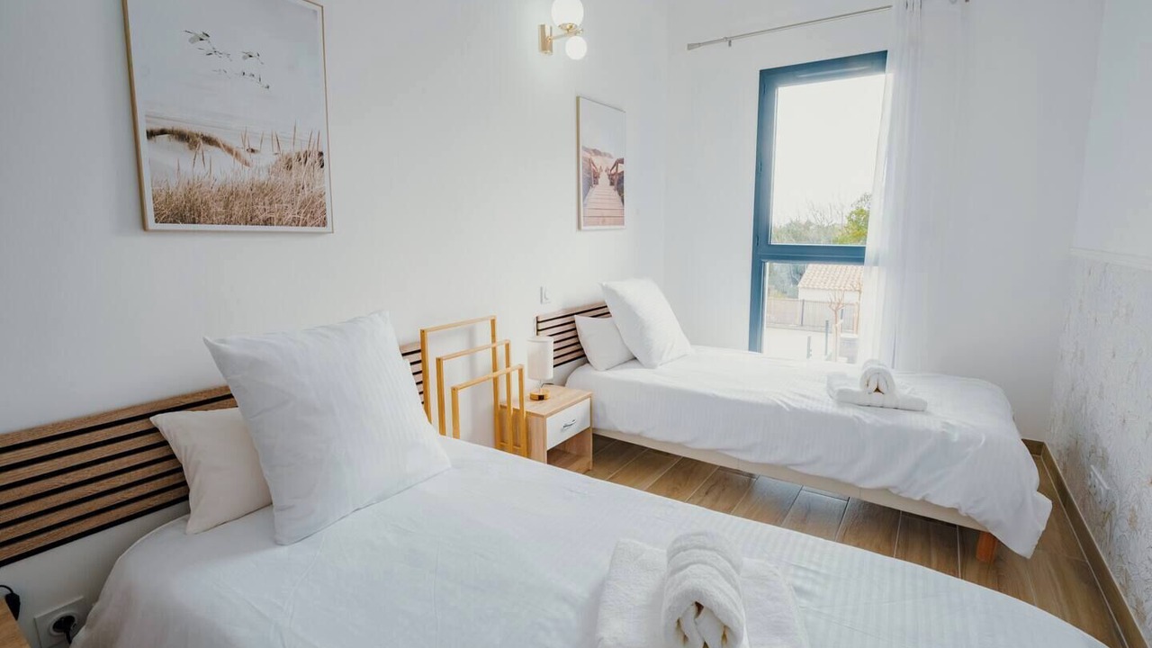 Photo of Bedroom in Puget-Ville