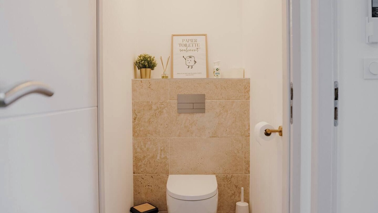 Photo of Bathroom in Puget-Ville