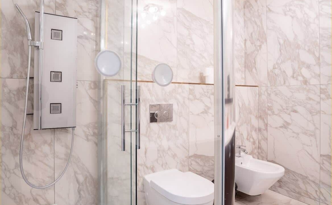 Photo of Bathroom in Etrembieres