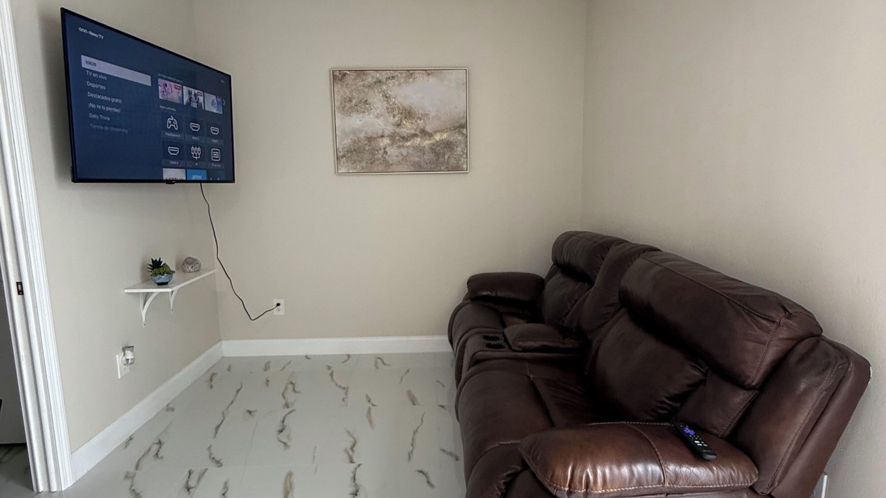 Photo of Livingroom in Crescent Lakes