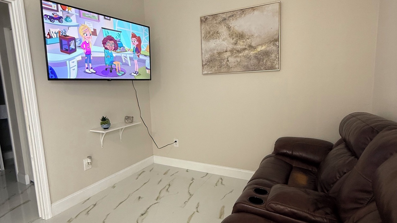 Photo of Livingroom in Crescent Lakes