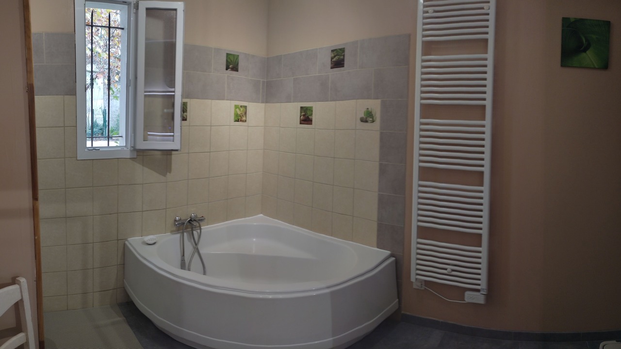 Photo of Bathroom in Velleron