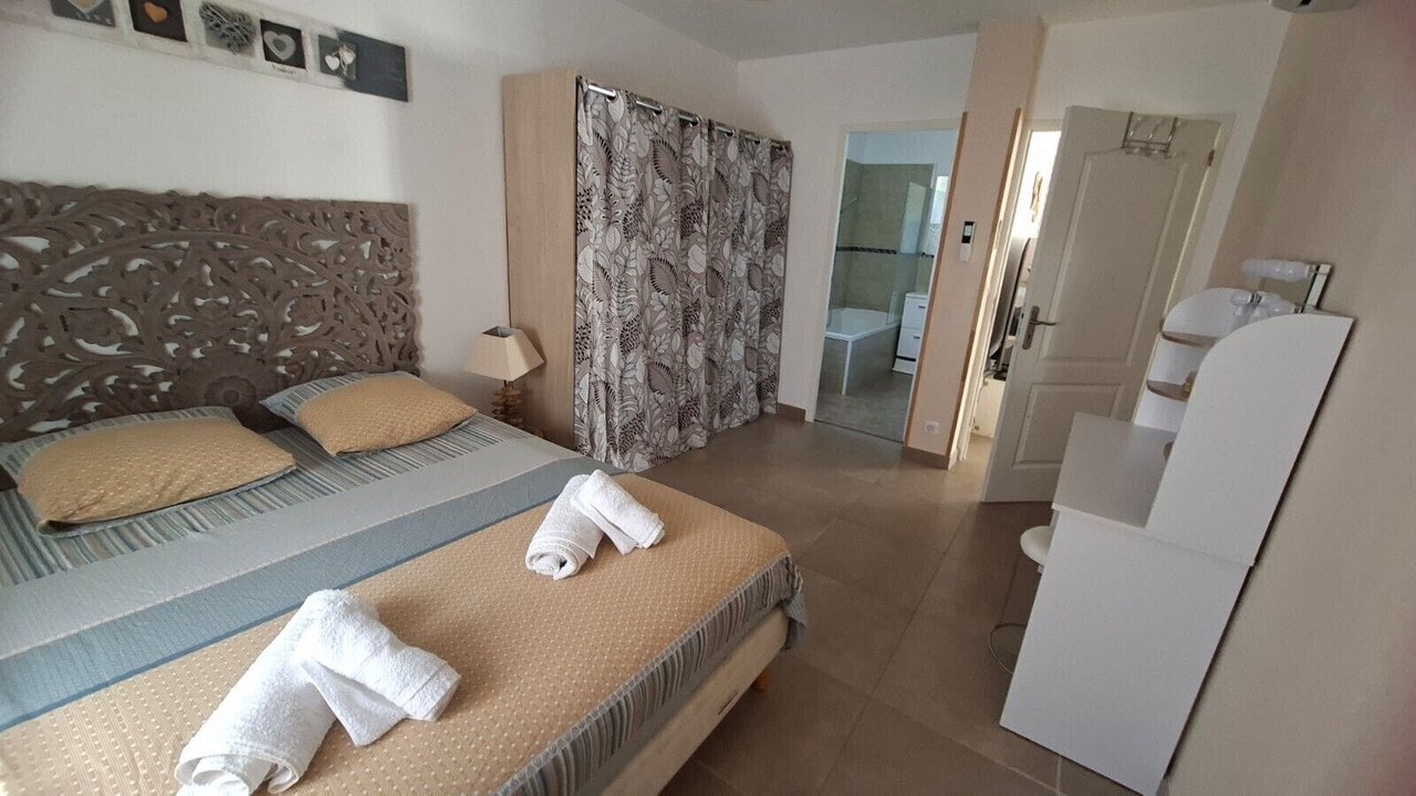 Photo of Bedroom in Flayosc