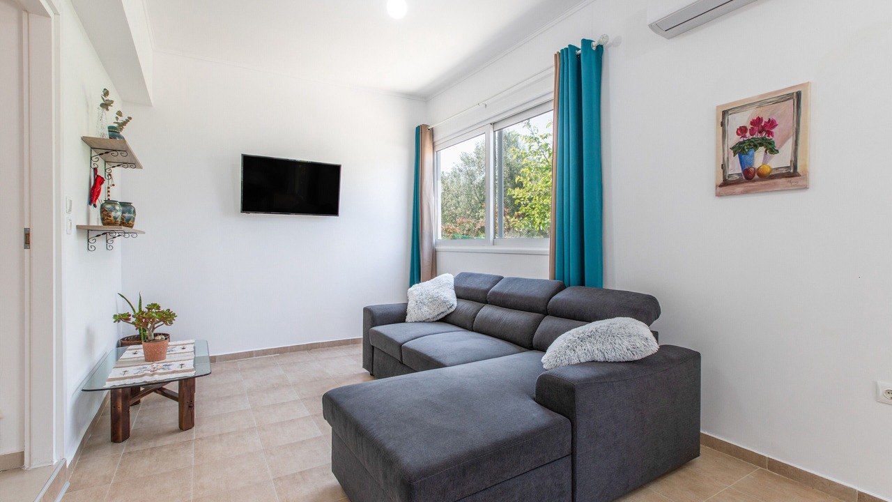 Photo of Livingroom in Adelianos Kampos