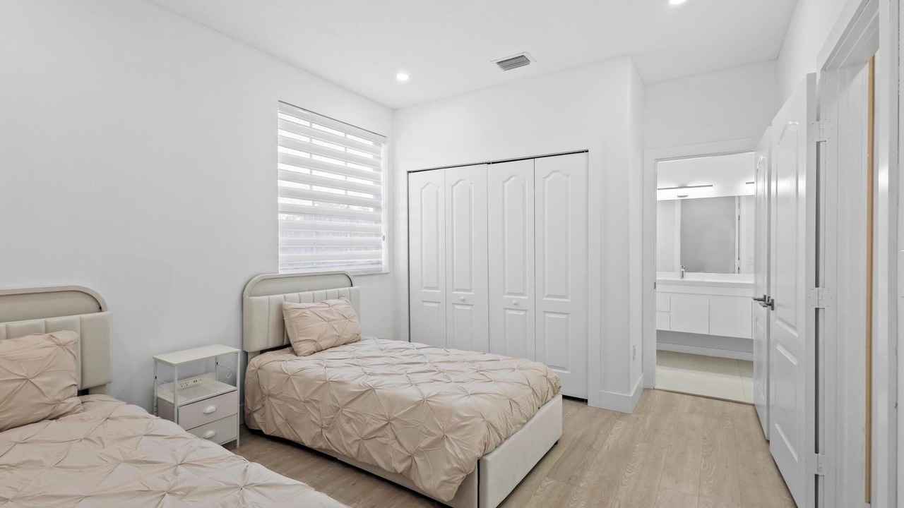 Photo of Bedroom in Ludlam