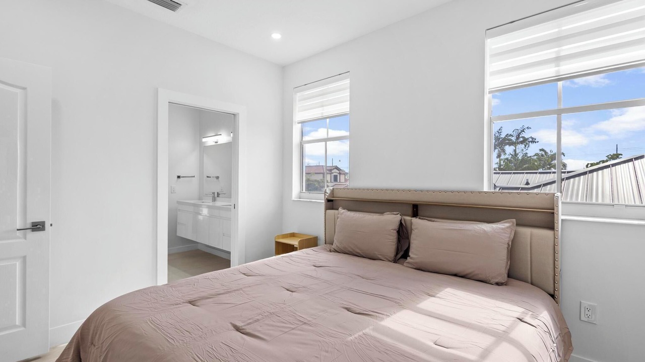 Photo of Bedroom in Ludlam