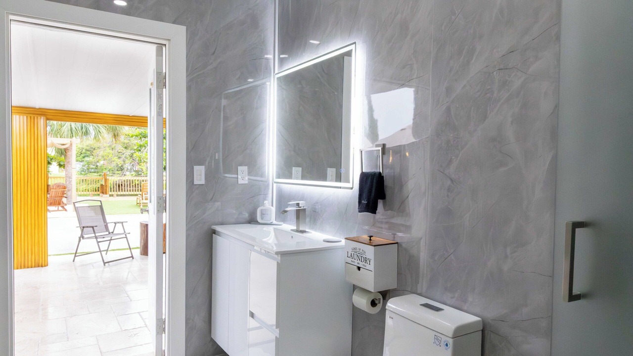 Photo of Bathroom in Kendale Lakes