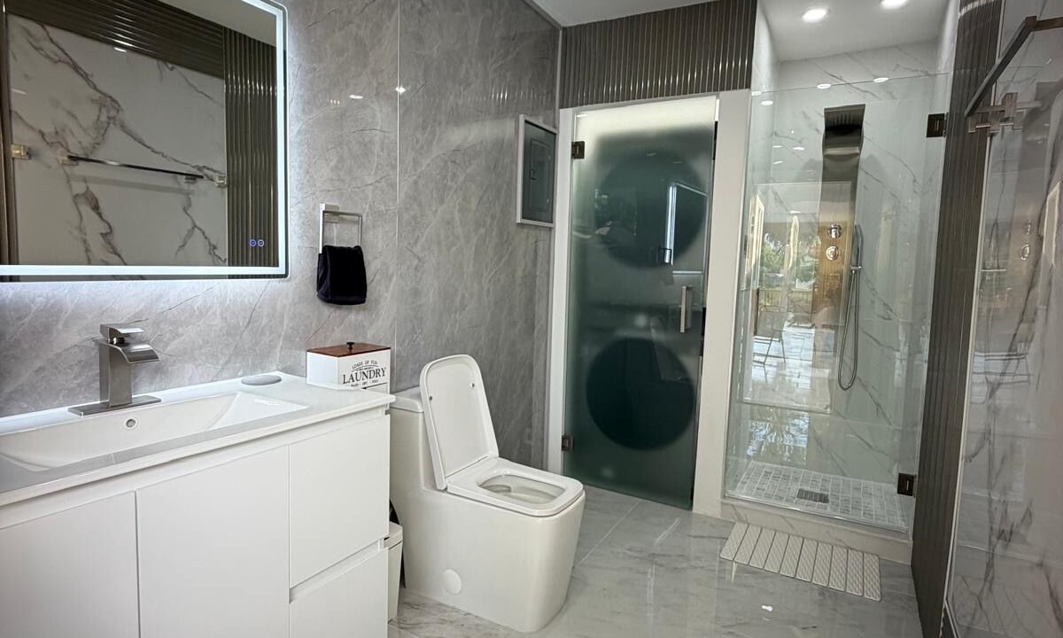Photo of Bathroom in Kendale Lakes