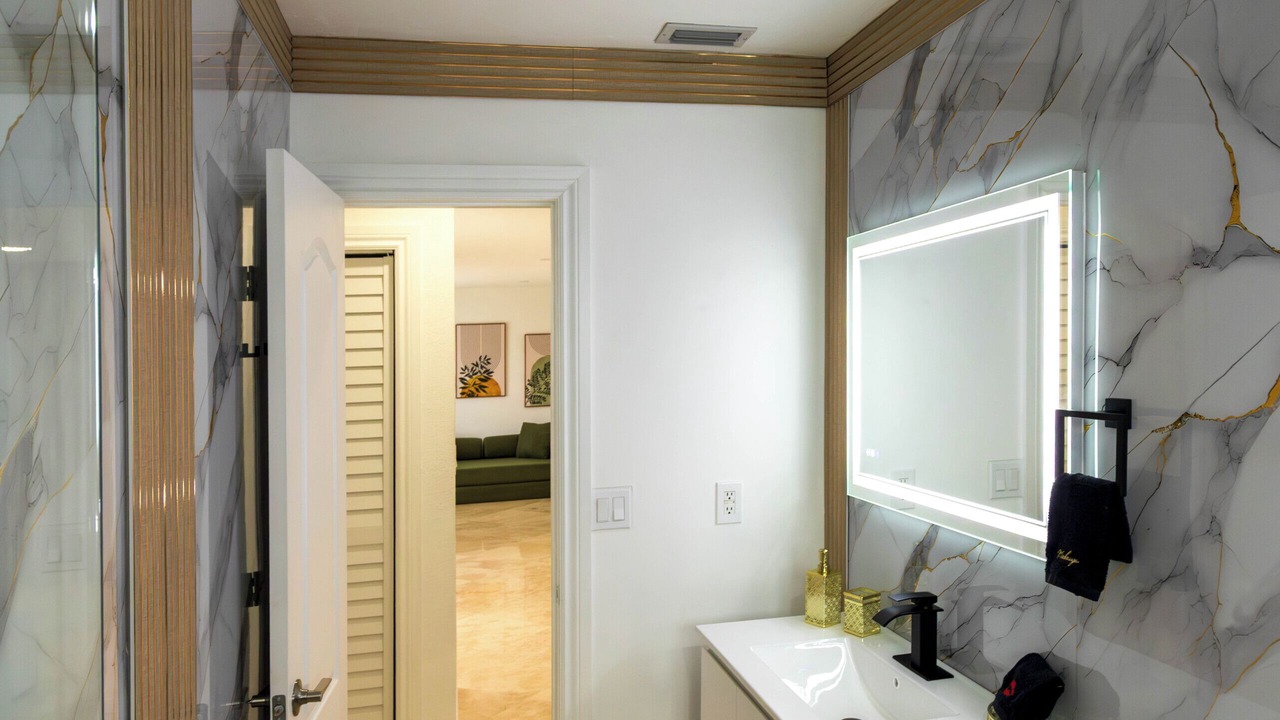 Photo of Bathroom in Kendale Lakes