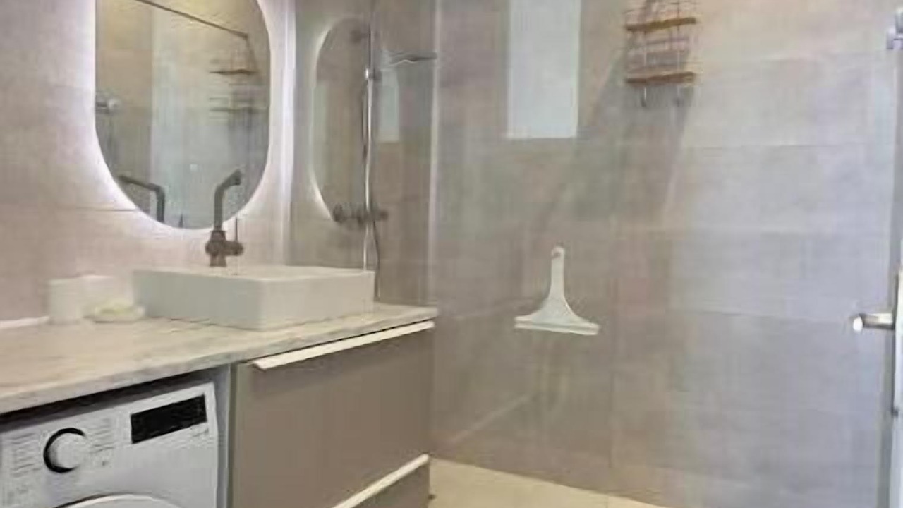 Photo of Bathroom in Republique - Tolstoi