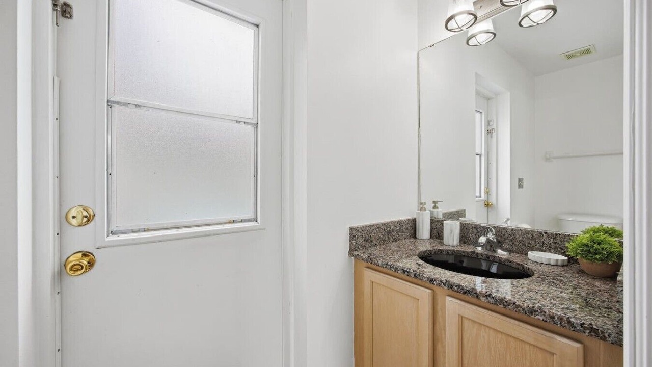 Photo of Bathroom in Thousand Oaks