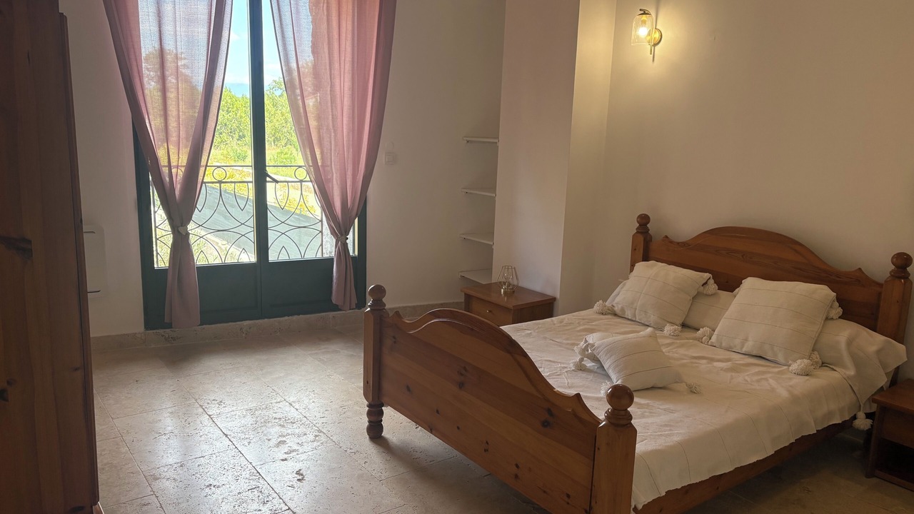 Photo of Bedroom in Regusse