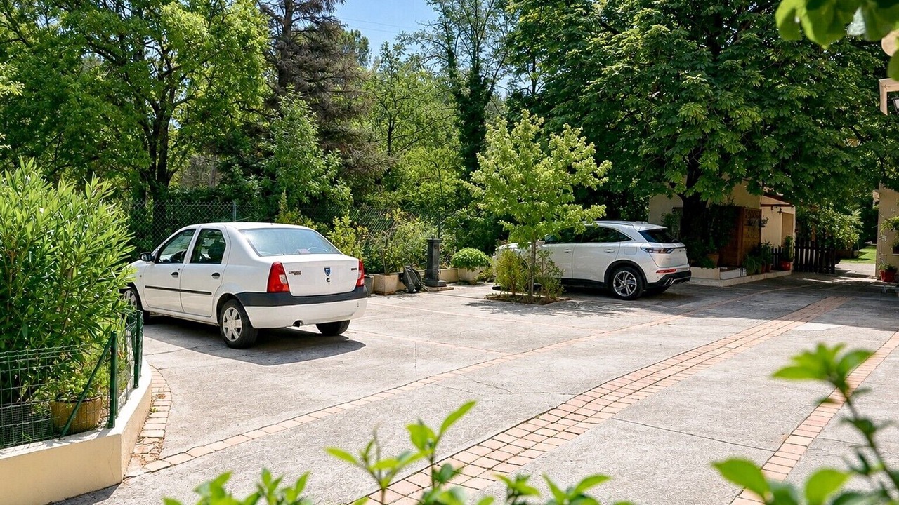 Photo of Outdoor in Meyreuil