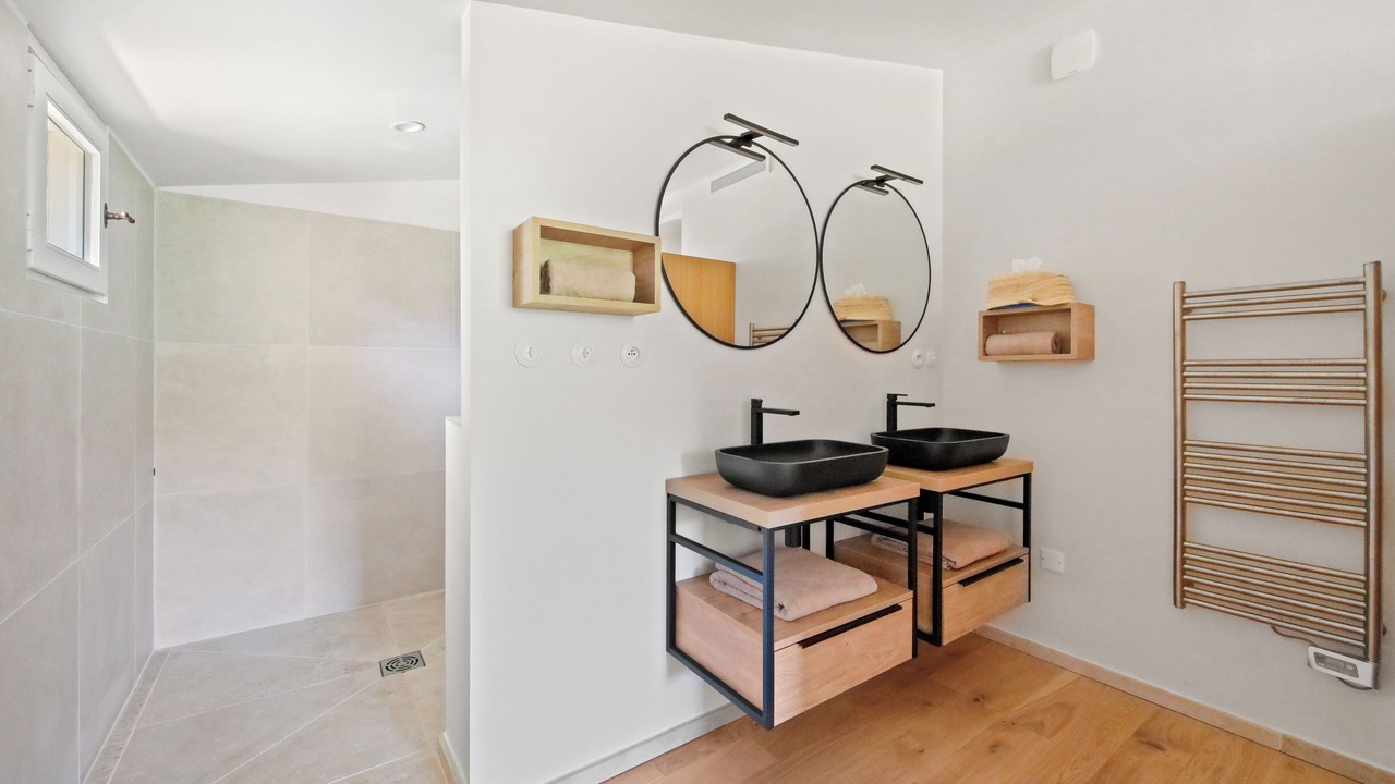 Photo of Bathroom in Meounes-les-Montrieux