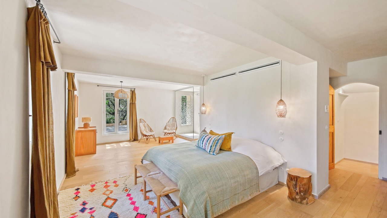 Photo of Bedroom in Meounes-les-Montrieux