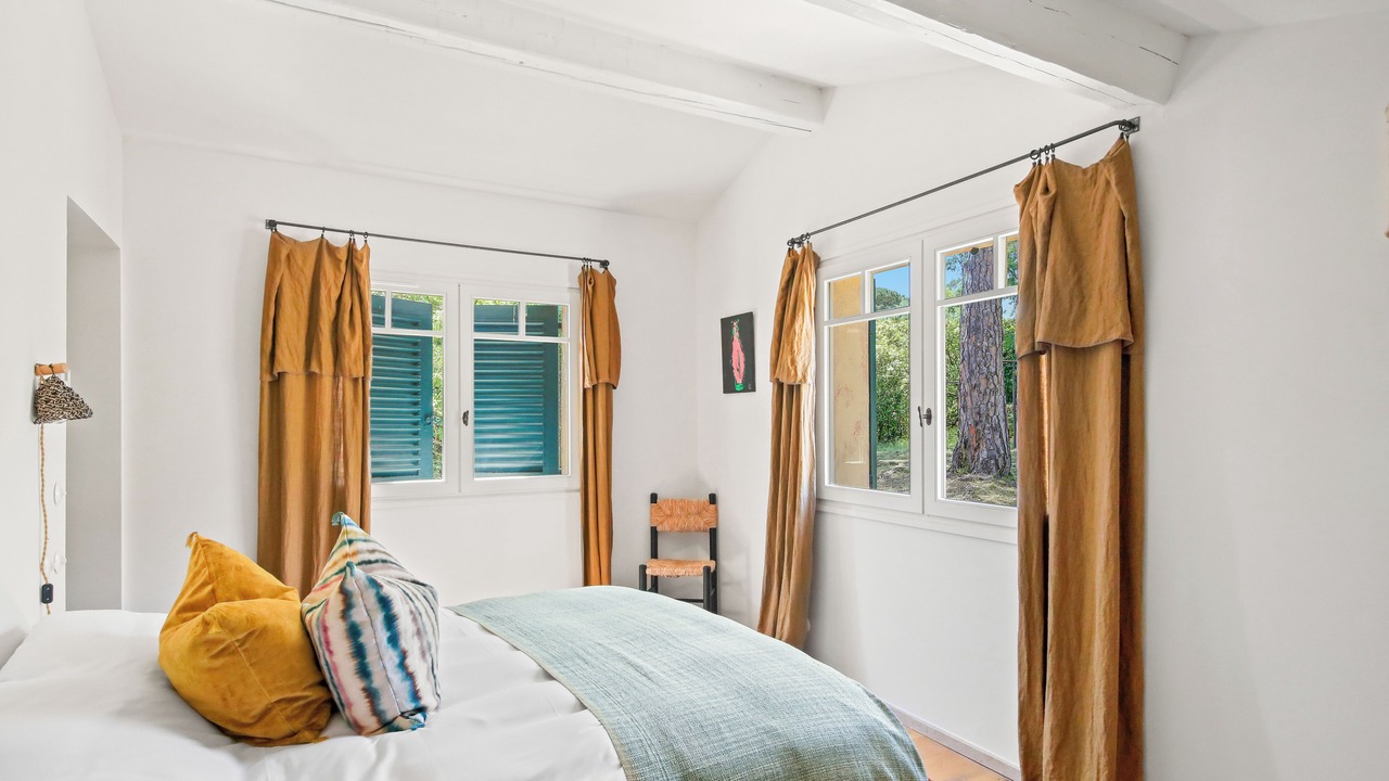 Photo of Bedroom in Meounes-les-Montrieux
