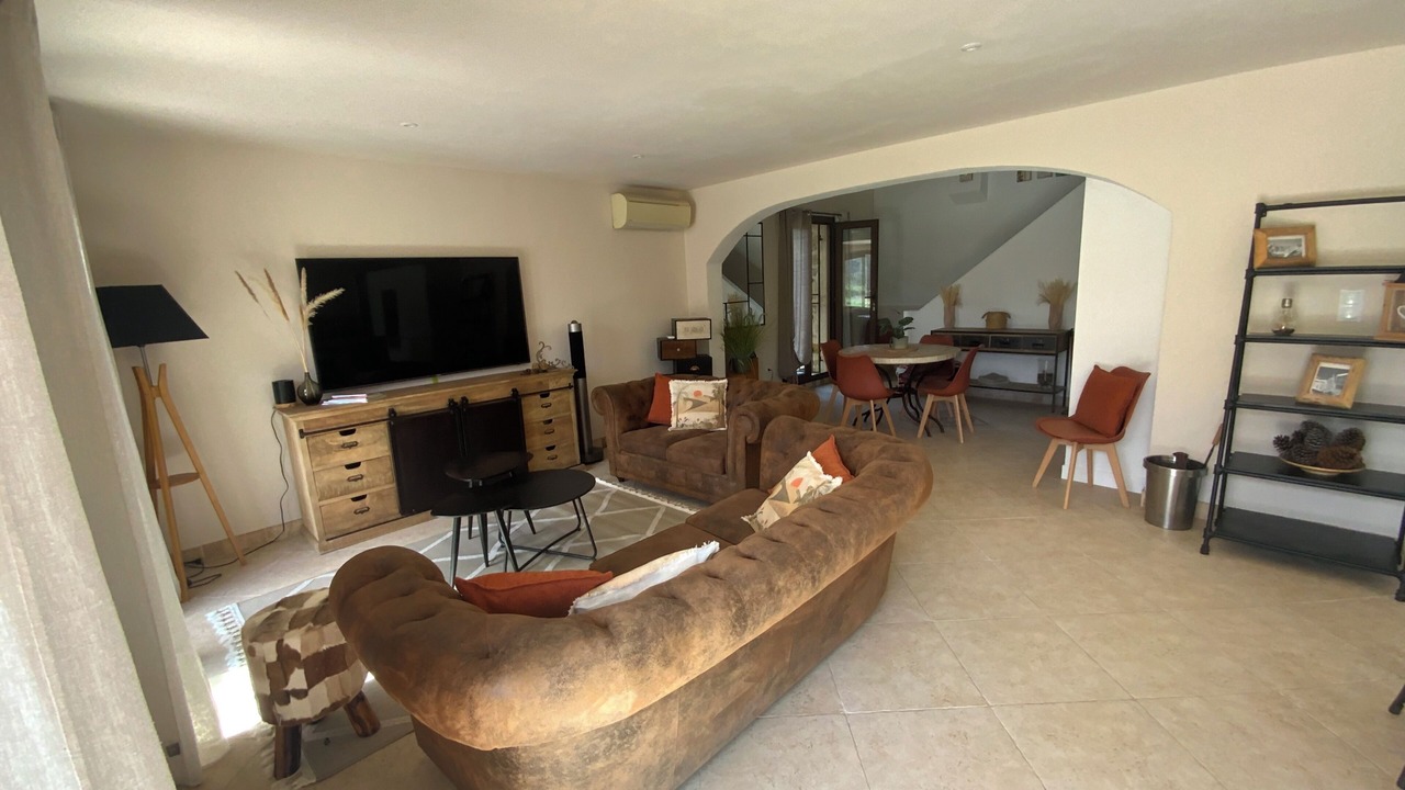 Photo of Livingroom in Ampus