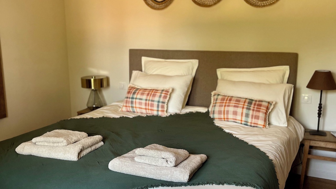 Photo of Bedroom in Montaren-et-Saint-Mediers