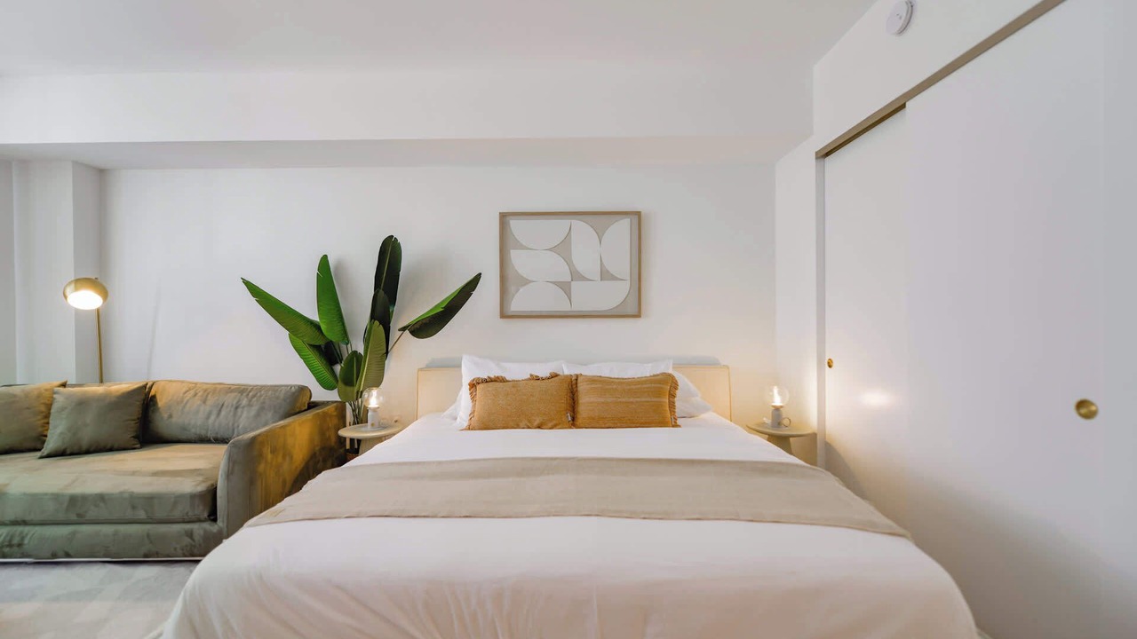 Photo of Bedroom in Midtown