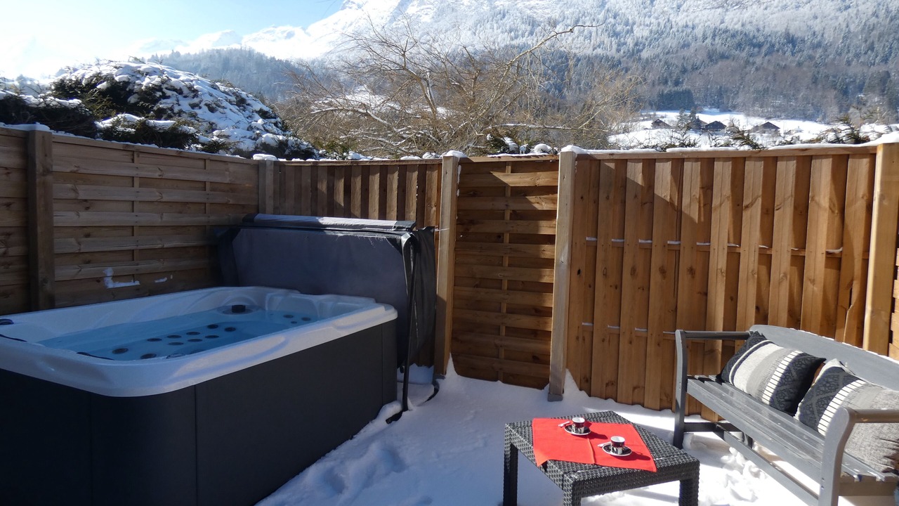 Photo of Outdoor in Thones