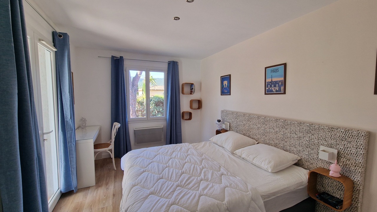 Photo of Bedroom in Preconil