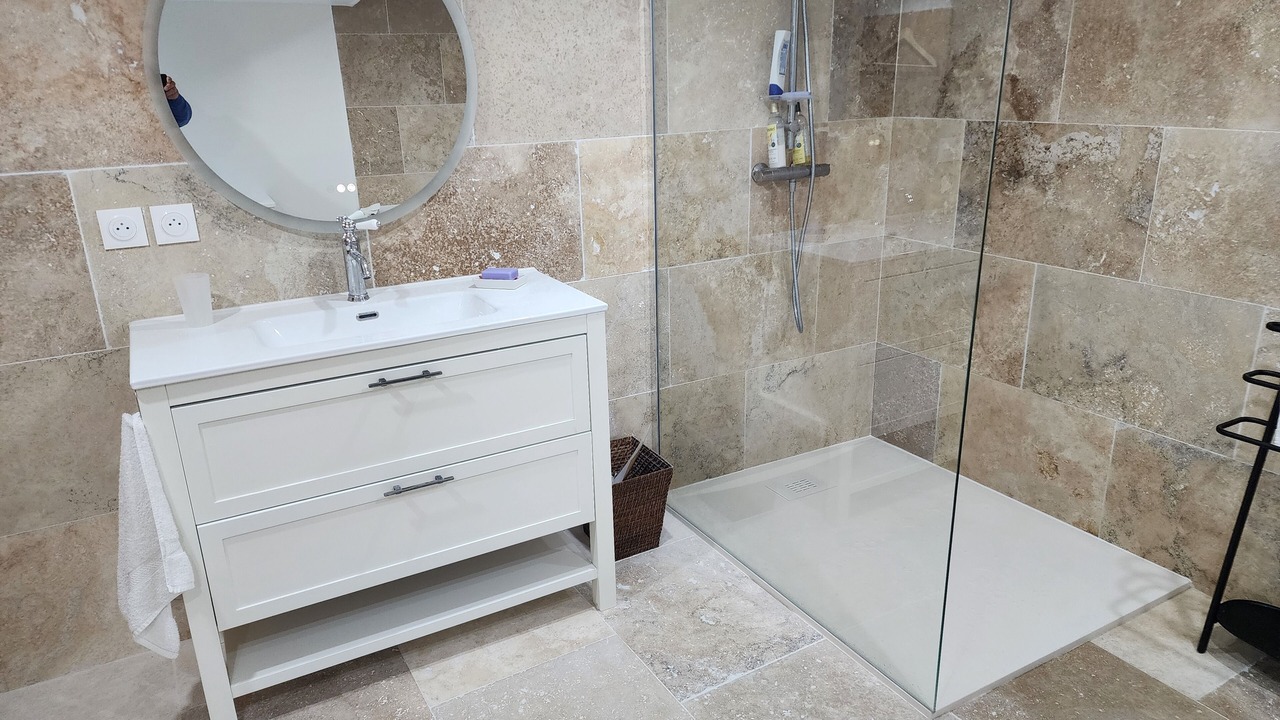Photo of Bathroom in Sablet