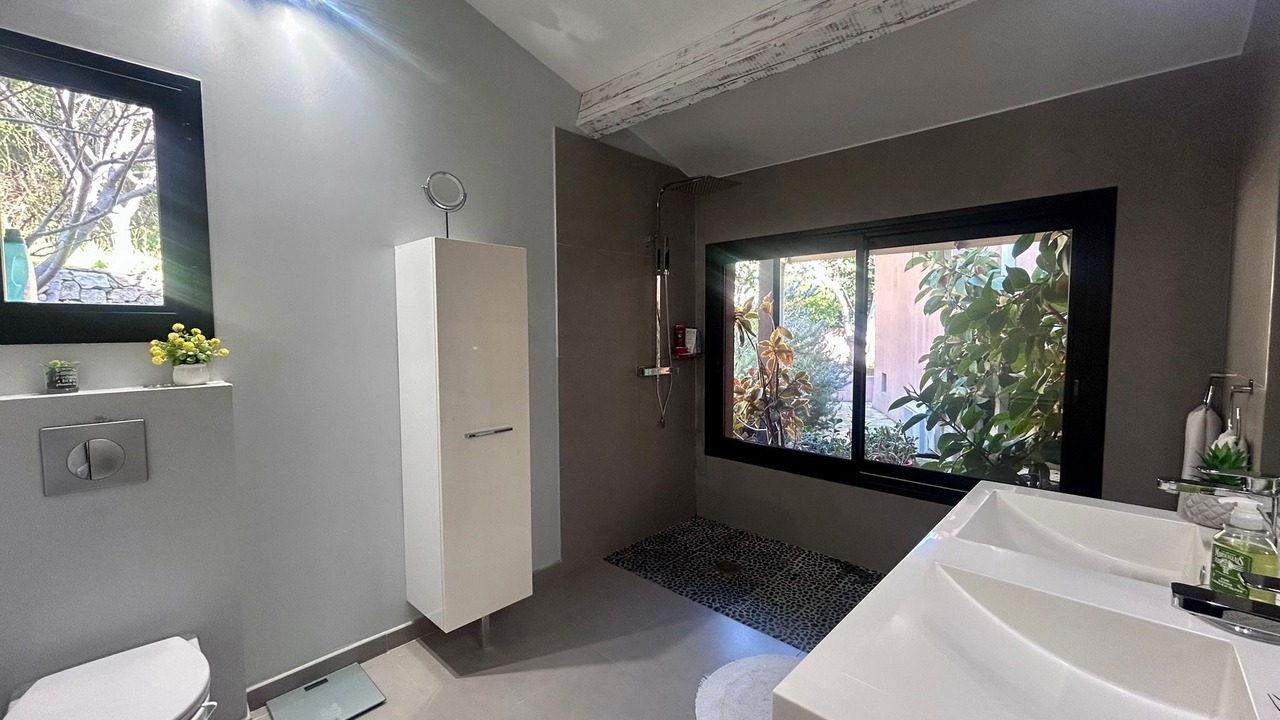 Photo of Bathroom in Ollioules