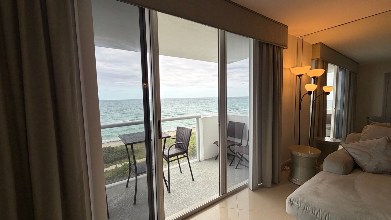 Photo of Livingroom in Surfside