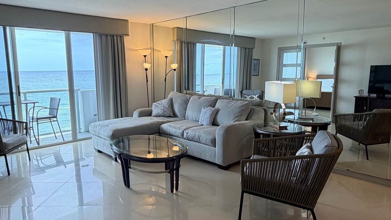Photo of Livingroom in Surfside